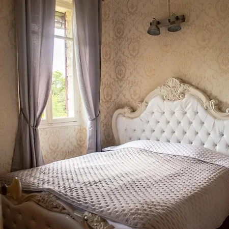 Le Pavillon De St Agnan Holiday park Hautefort