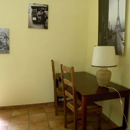 Le Pavillon De St Agnan 假日公园 Hautefort