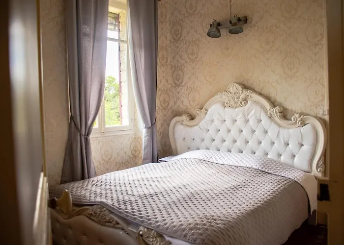 Le Pavillon De St Agnan Holiday park Hautefort